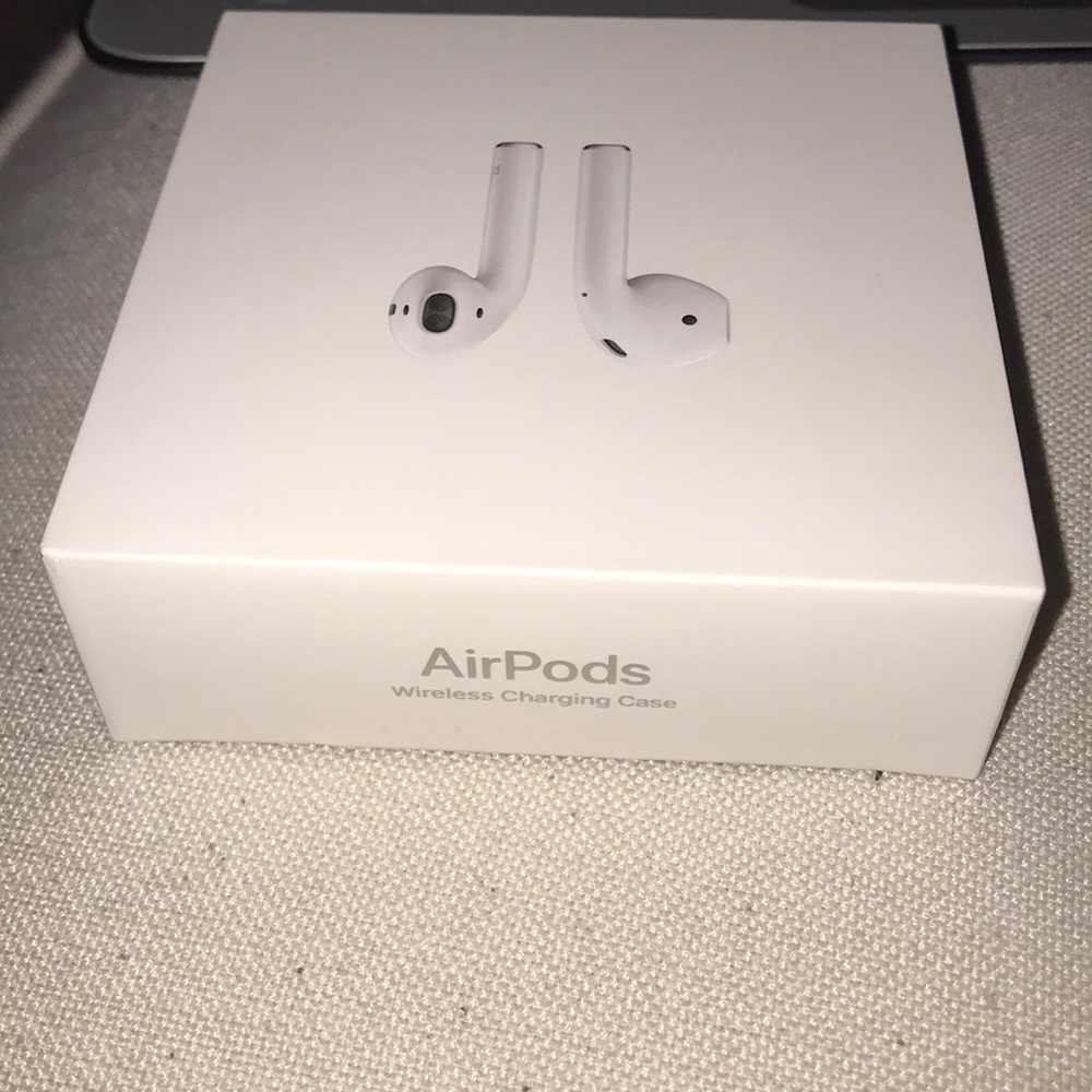 Airpods Gen 2 with case- ONLY LEFT EAR!